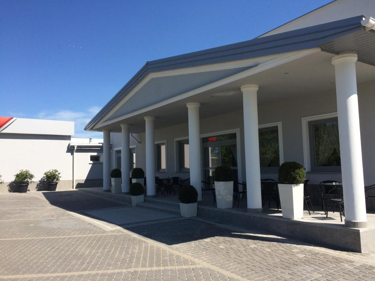 Hotel Arkadia Konskie Екстер'єр фото
