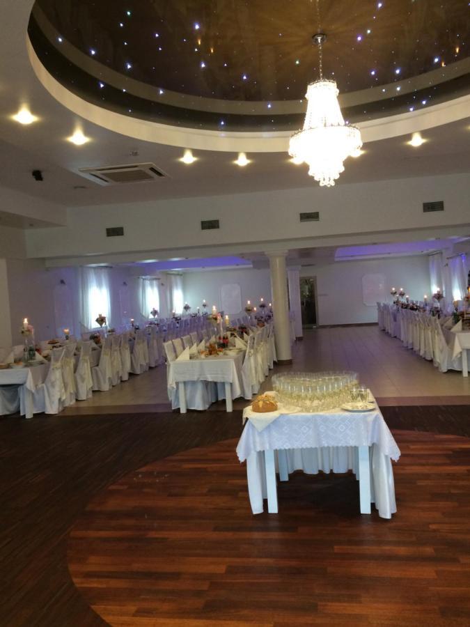 Hotel Arkadia Konskie Екстер'єр фото