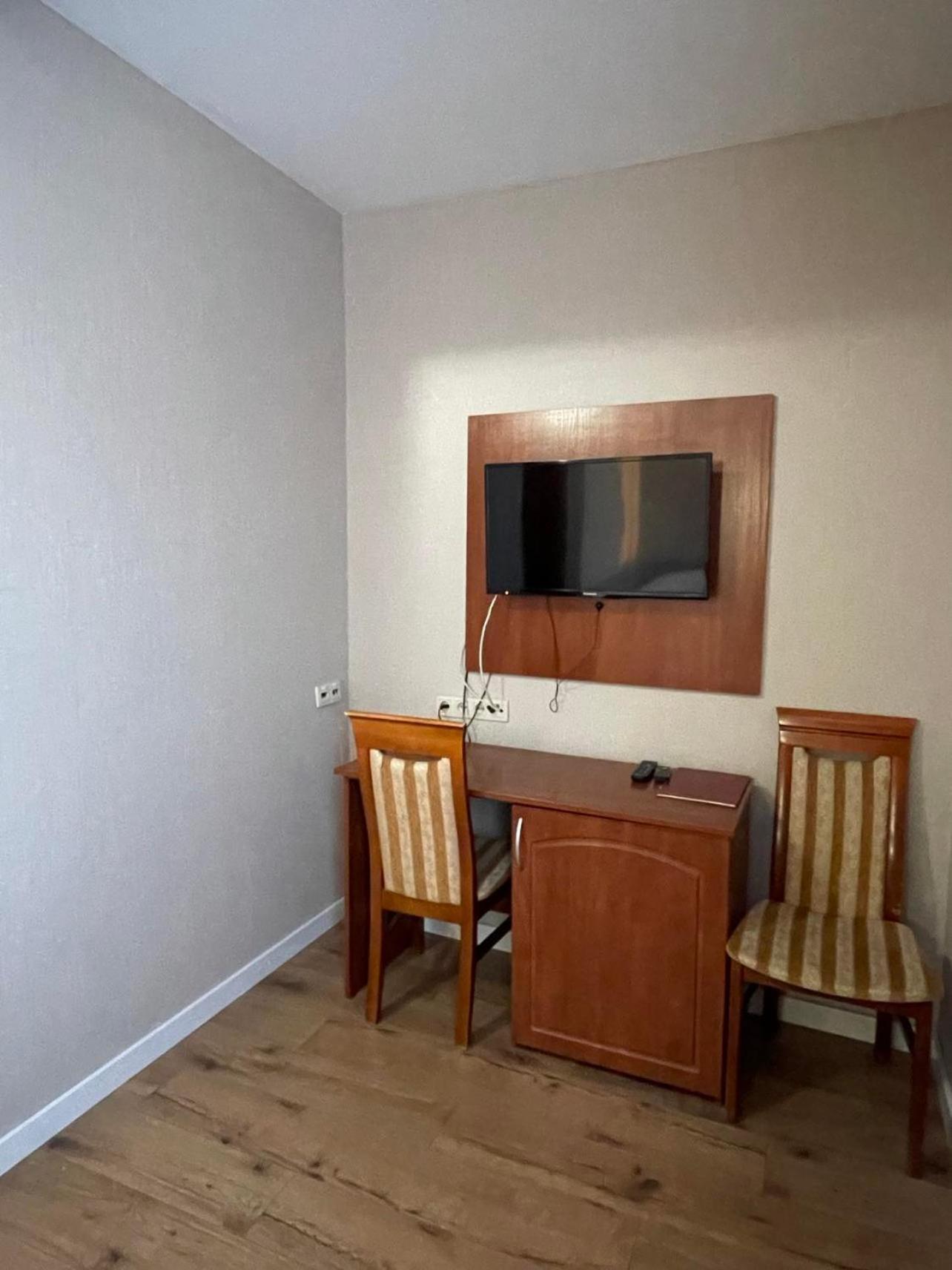 Hotel Arkadia Konskie Екстер'єр фото
