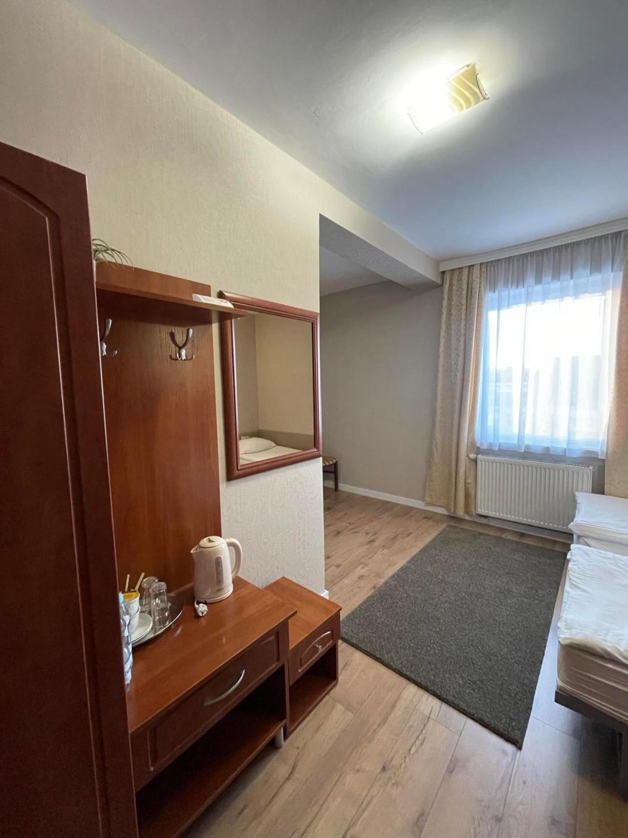 Hotel Arkadia Konskie Екстер'єр фото
