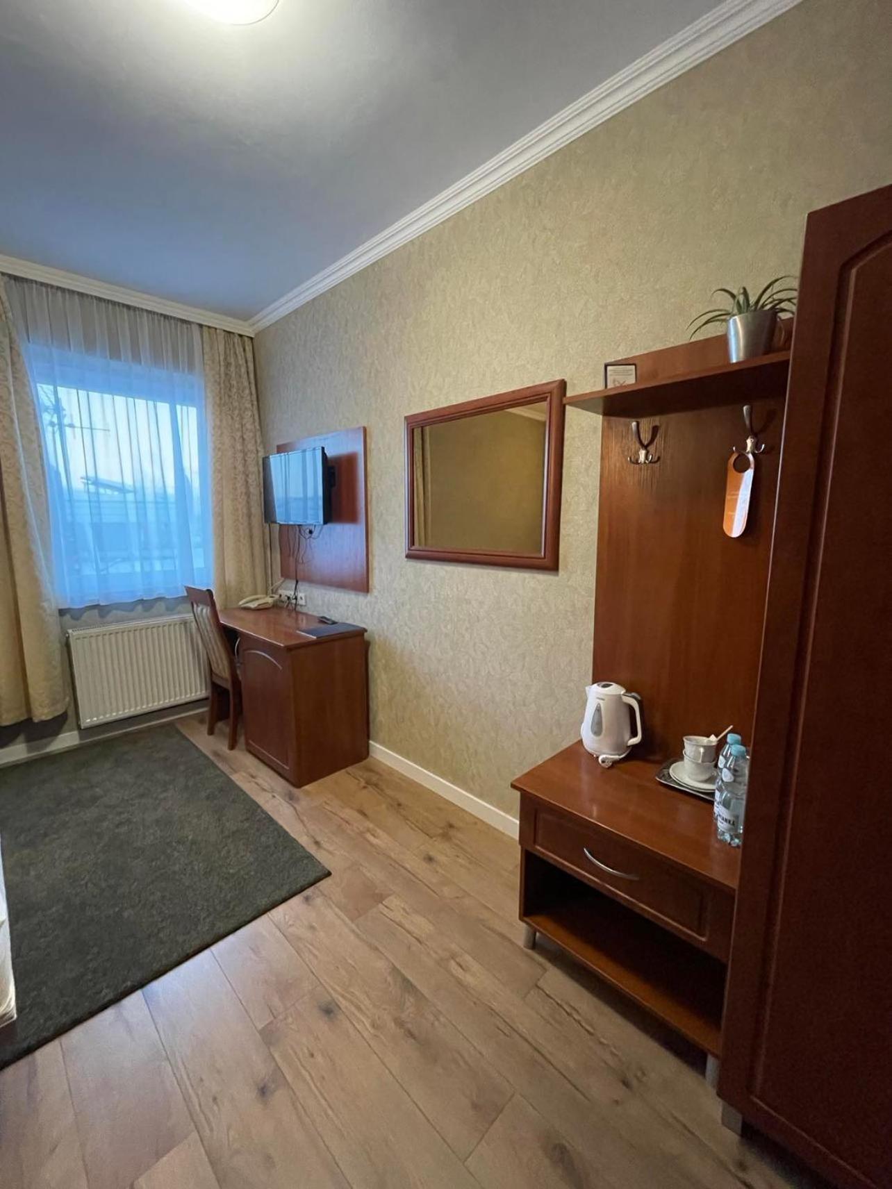 Hotel Arkadia Konskie Екстер'єр фото