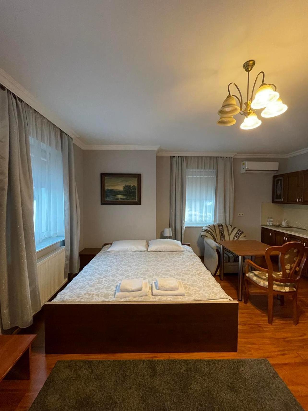 Hotel Arkadia Konskie Екстер'єр фото