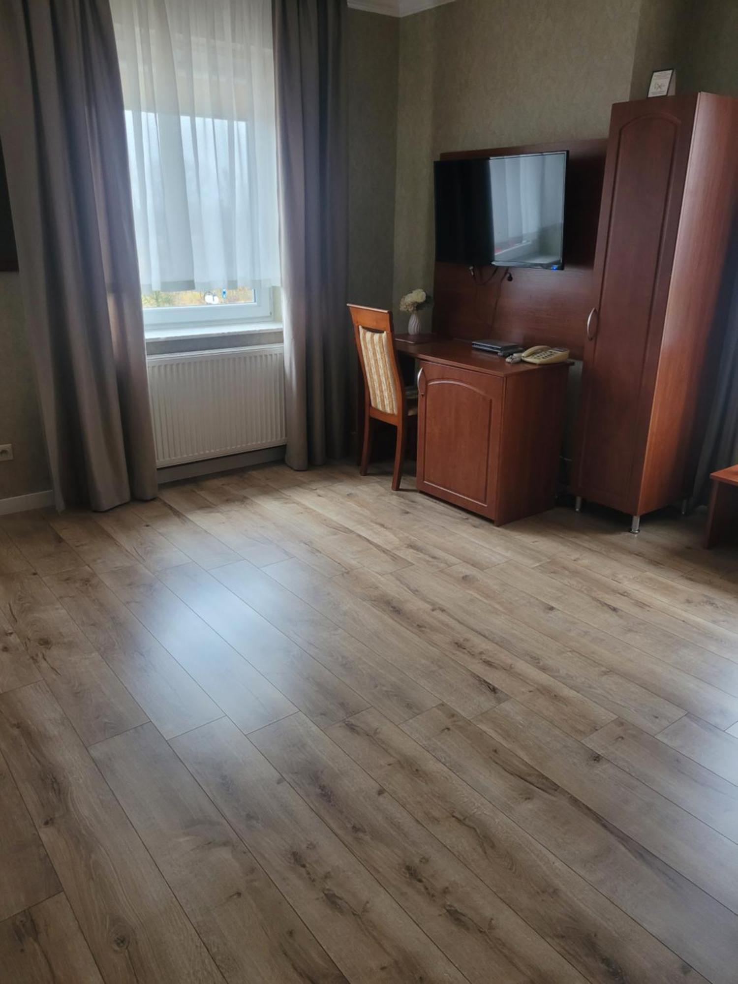 Hotel Arkadia Konskie Екстер'єр фото